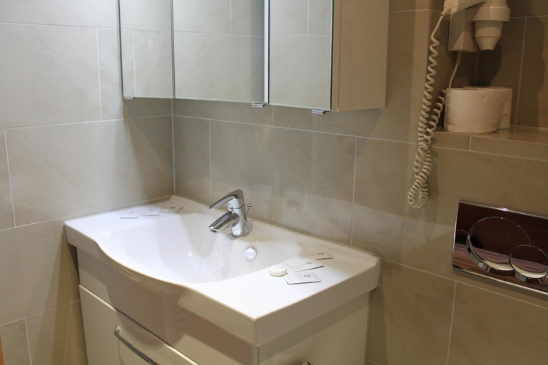 Bathroom 2, Hotel Verdi, München