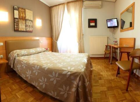 Others 5, Hostal Arotza, Navarra