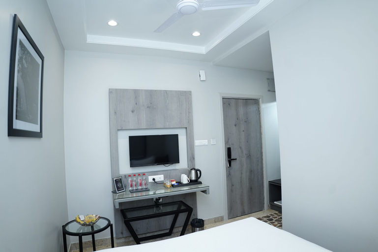 Hotel Express 11, Hoshangabad