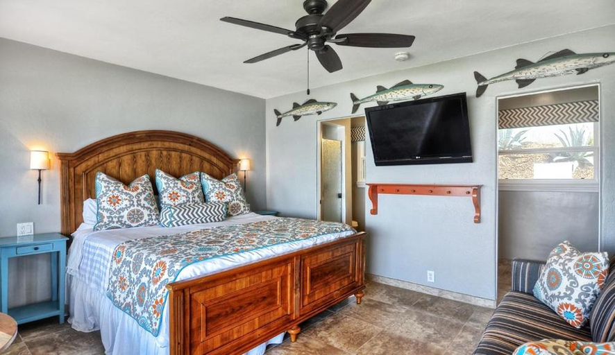 Bedroom 2, Beachcomber Inn, Orange