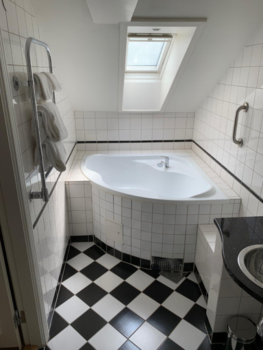 Bathroom 4, Mayfair Hotel Tunneln, Malmö
