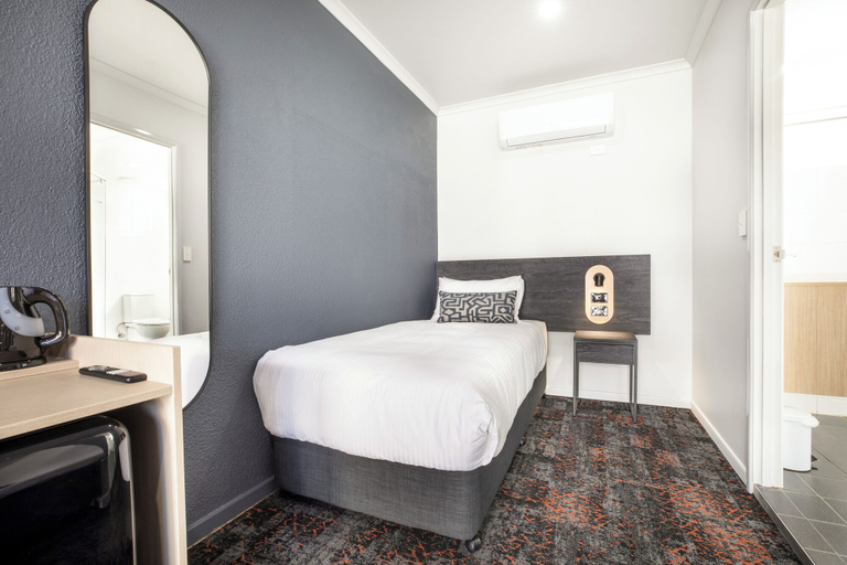 Bedroom 4, Nightcap at Horse and Jockey Hotel Warwick, Warwick - Central