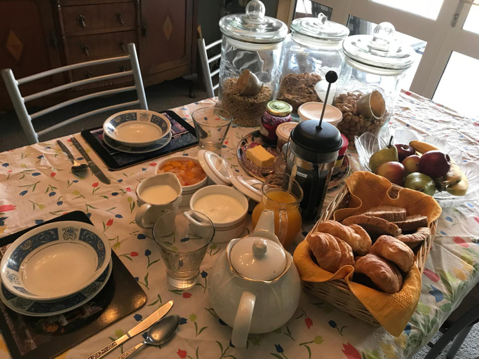 Food & Drinks 5, Newlands Bed and Breakfast, Selwyn