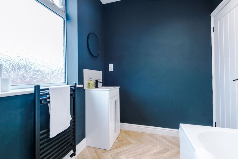 Bathroom 2, Salford Sanctuary 5 Bed House, Salford