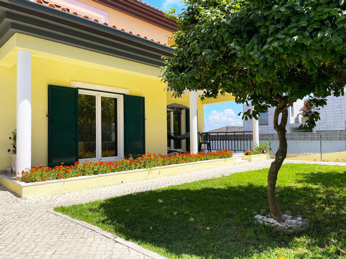 Lolik Villa, Almada