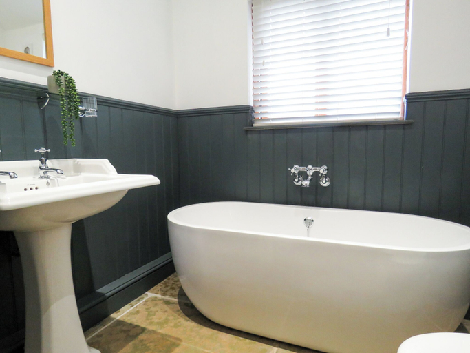 Bathroom 4, Hay's Wood Retreat, Cambridgeshire
