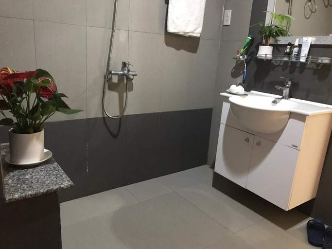 Bathroom 2, Kota's House, Huế