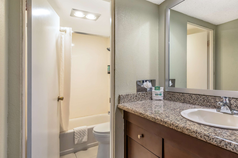 Bathroom 4, Best Western Inn at Palm Springs, Riverside