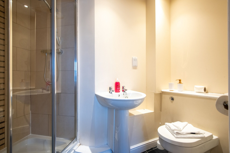 Bathroom 4, Apartment 9, Nottinghamshire