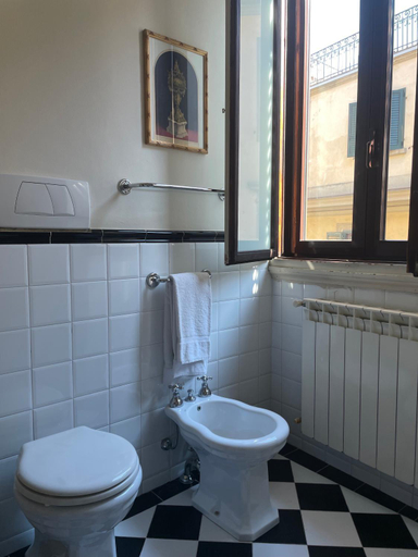 Bathroom 5, Residenza dei Pucci, Florence