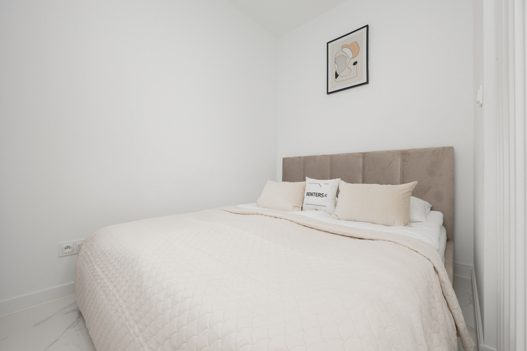 Bedroom 3, Air-conditioned Studio by Renters, Warsaw