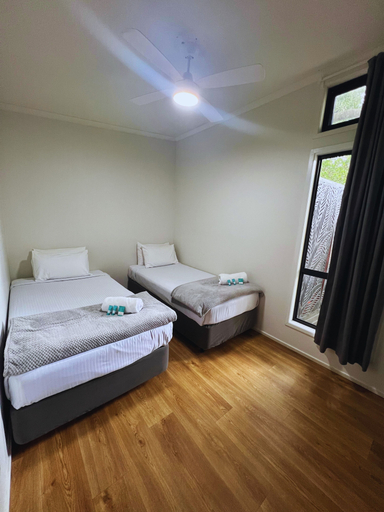 Bedroom 3, Tiona Palms Holiday Park, Great Lakes
