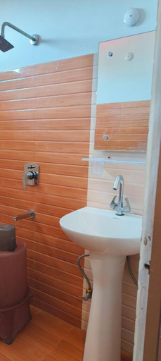 Bathroom 4, HOTEL AVI IN DALHOUSIE BANIKHET, Chamba