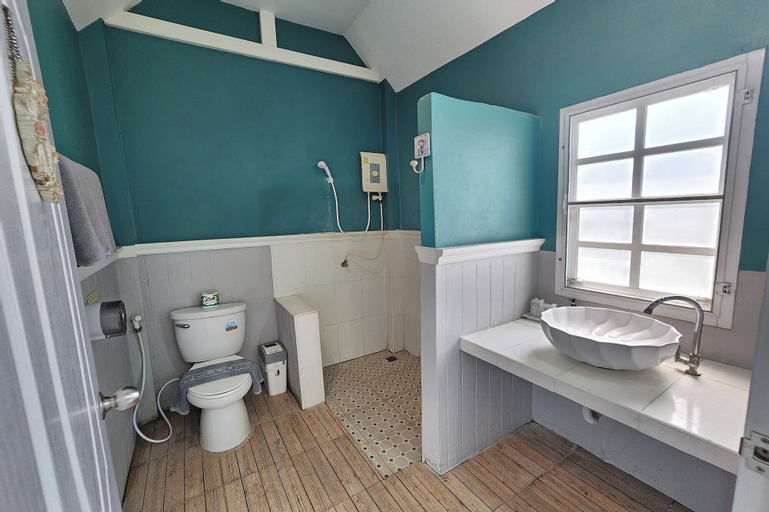 Bathroom 28