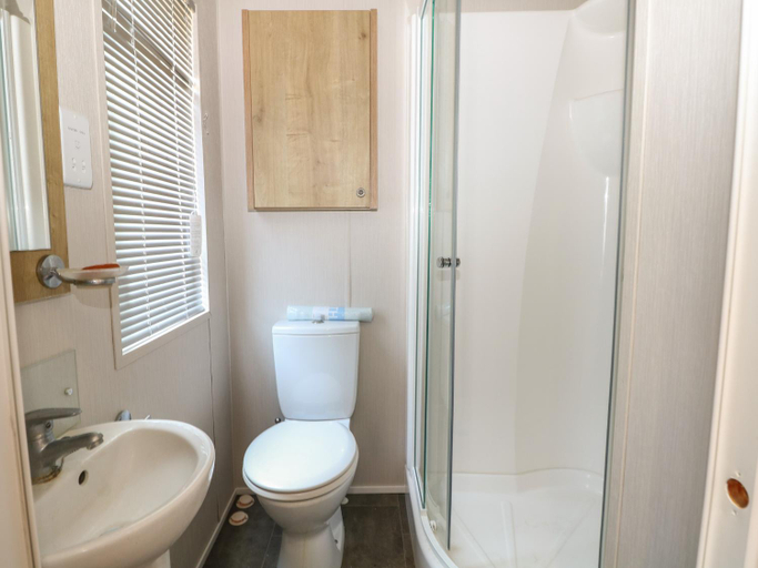 Bathroom 3, The Goodwood Lodge, West Sussex