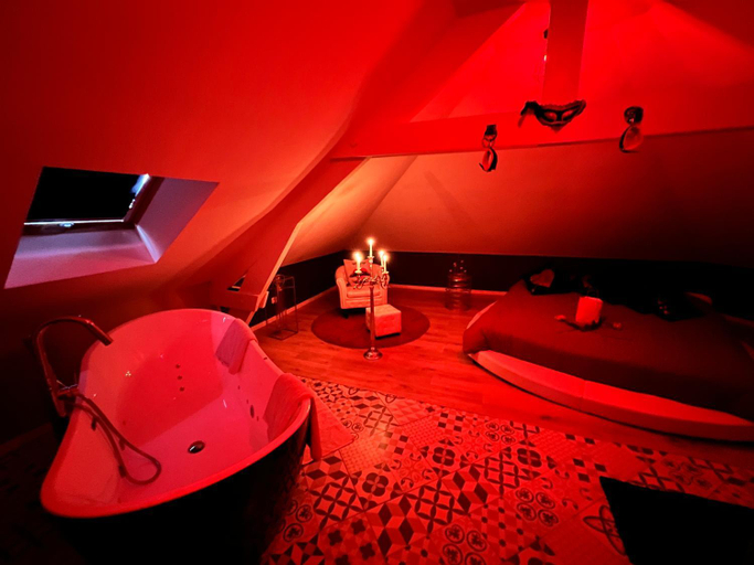 Bathroom 2, Redroom Loveroom Chambre Spa privative Insolite Theme 50 nuances de grey, Nord