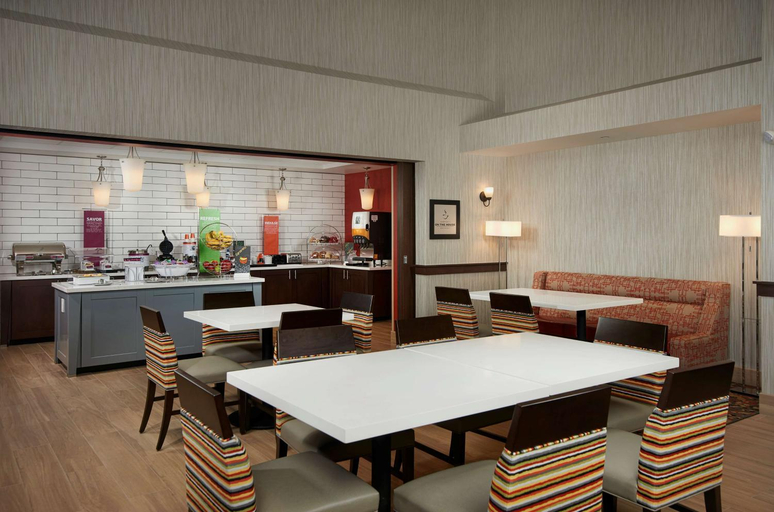 Food & Drinks 4, Hampton Inn & Suites by Hilton Phoenix Scottsdale Shea Blvd, Maricopa