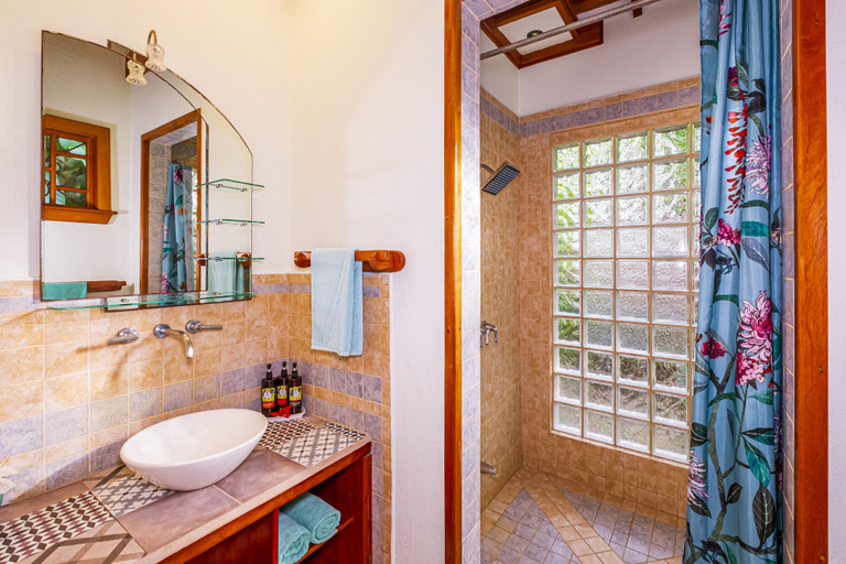 Bathroom 4, El Nido Jungle Lodge, Talamanca
