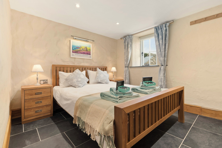 Bedroom 2, Awel y Môr - 3 Bedroom Cottage - Whitesands, Pembrokeshire
