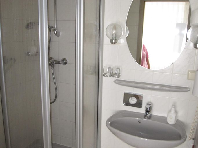 Bedroom 1, Hotel Maifelder Hof, Mayen-Koblenz
