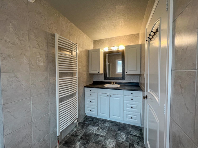 Bathroom 3, Ahmic Lake Resort, Parry Sound