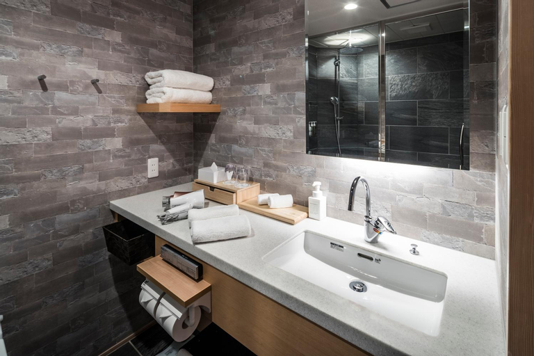 Bathroom 18