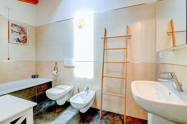 Others 3, Rosa del Lago Apartment, Verona