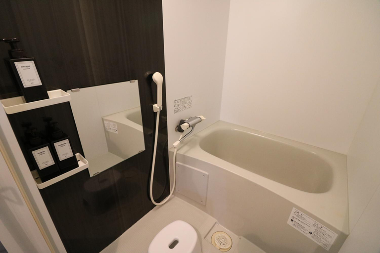 Bathroom 3, Glass Shiseikan, Sapporo