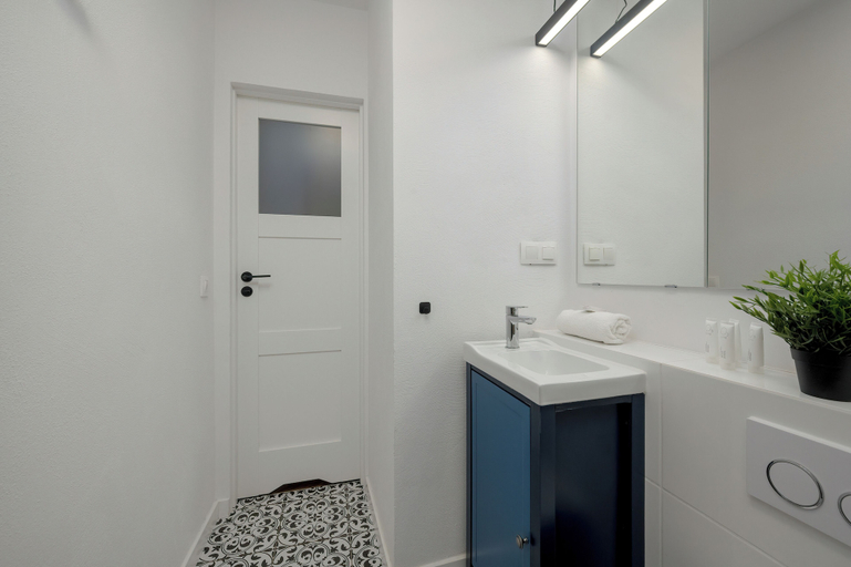 Bathroom 4, Apartment in Wroclaw Center by Renters, Środa Śląska