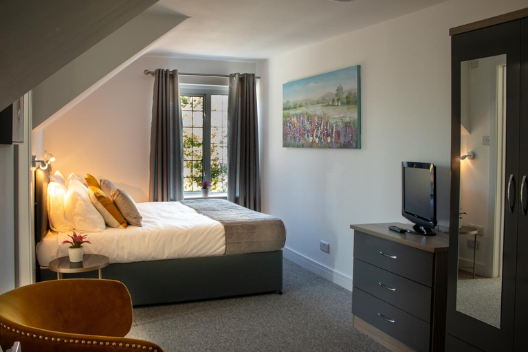 Others 2, Fino Rooms, West Sussex