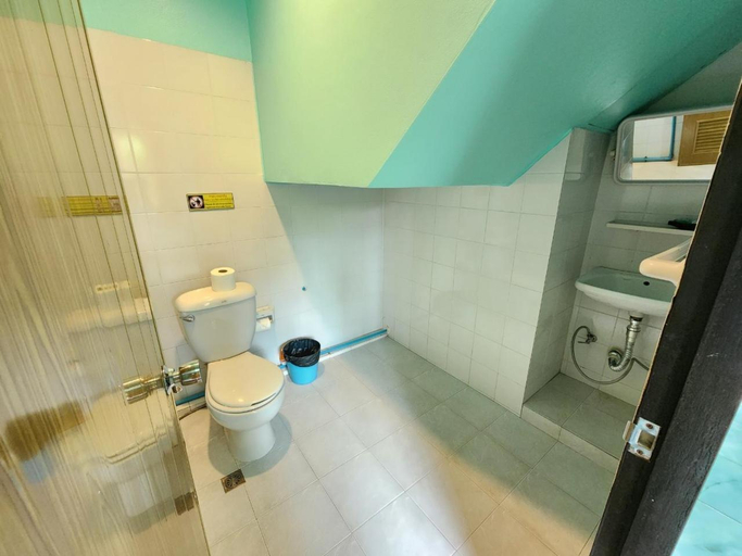 Bathroom 3, Blue Beach Bungalow, Bang Saphan Noi