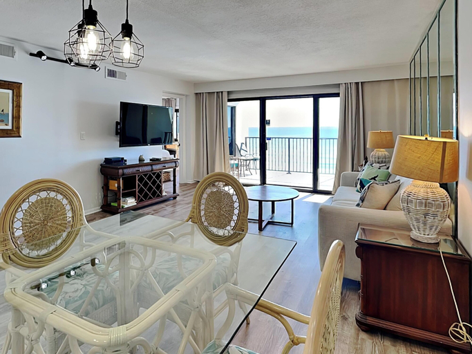 Living area 3, Emerald Towers II by Southern Vacation Rentals, Okaloosa