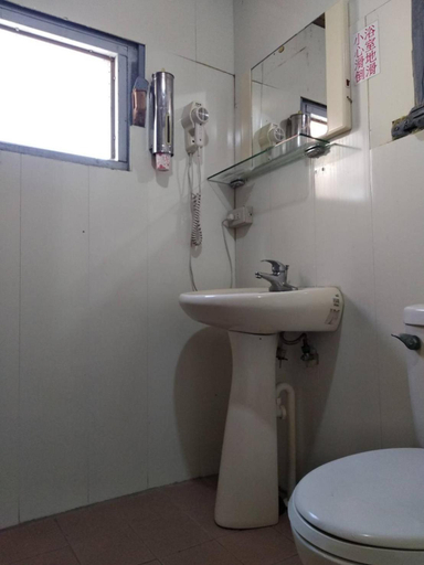Bathroom 3, Chin -Be Village Cafe & Homestay, Lienkiang (Matsu Islands)