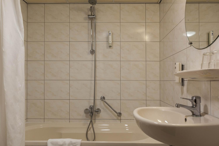 Bathroom 4, Amsterdam Airport Hotel Uithoorn, Uithoorn