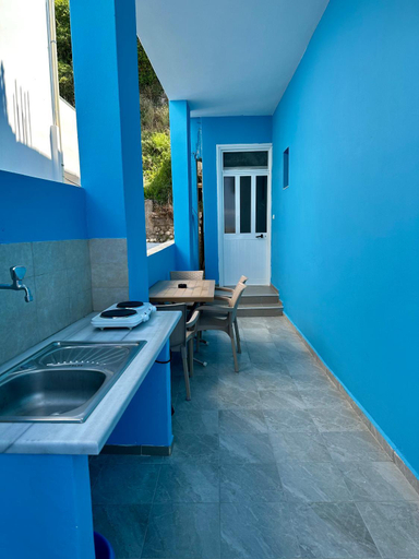 Others 5, Villa Denny, Sarandës
