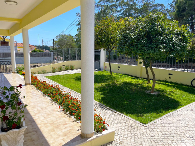 Others 4, Lolik Villa, Almada