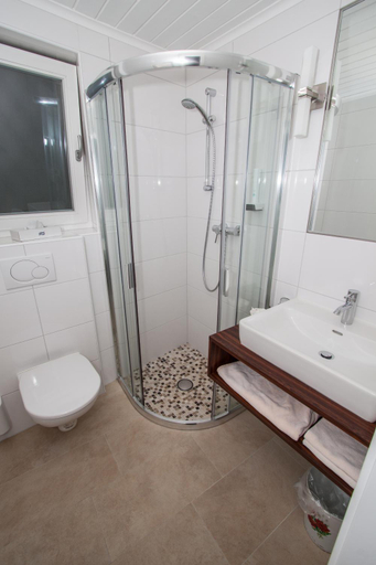 Bathroom 3, Gasthof Pass Lueg Hoehe Hotel, Hallein