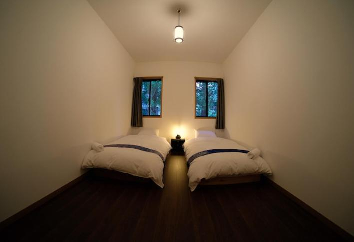 Bedroom 2, HA-MON Slope Side Hotel and Private Chalet, Otari