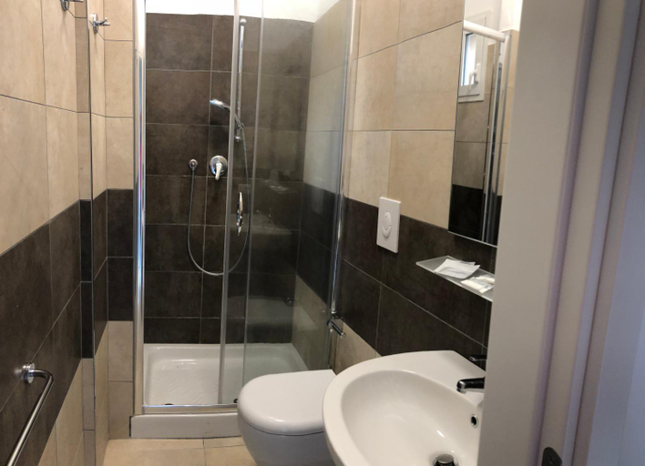Bathroom 4, Hotel Condor, Rimini