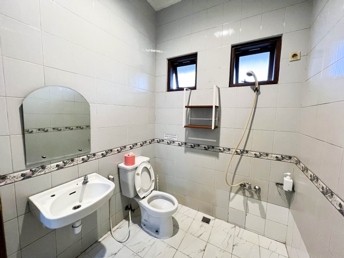 Bathroom 25
