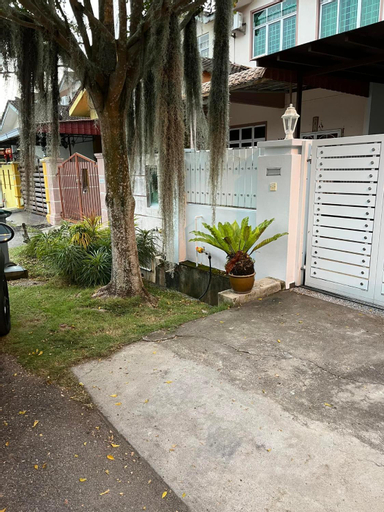 Exterior 3