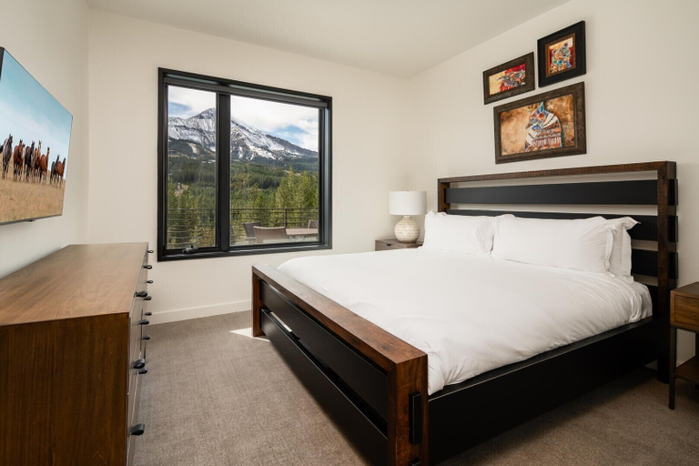 Room 4, 212 Lakelodge 3 Bedroom Condo by Moonlight Basin Lodging, Madison