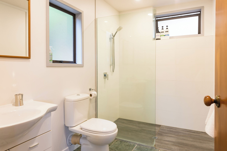 Bathroom 4, Allure Lodge, Far North