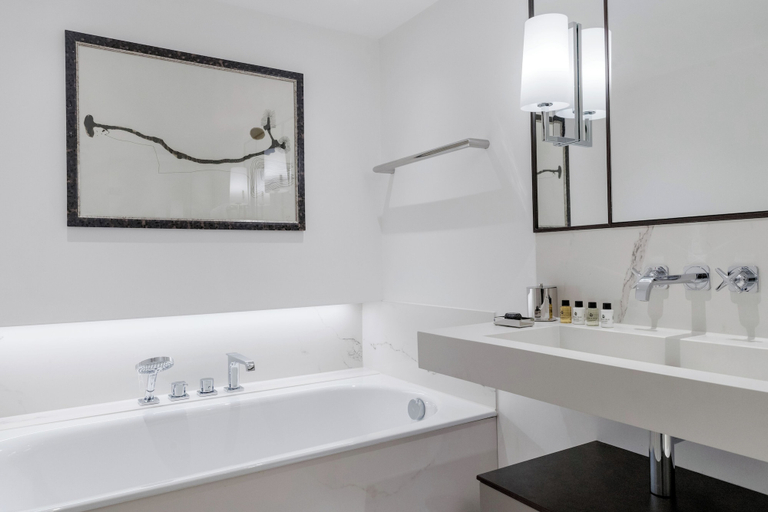 Bathroom 4, Old Bank Hotel, Oxfordshire