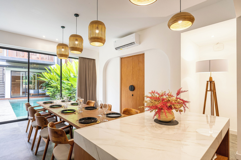 Dining Room 11