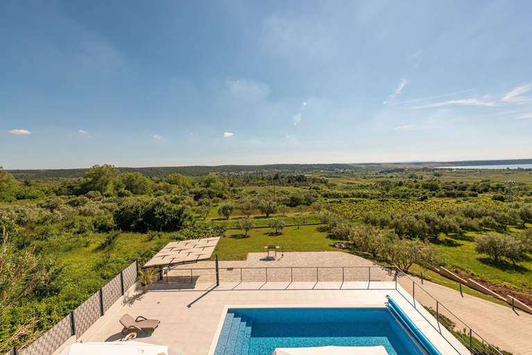 Sport & Beauty 2, Villa Suton, Ražanac