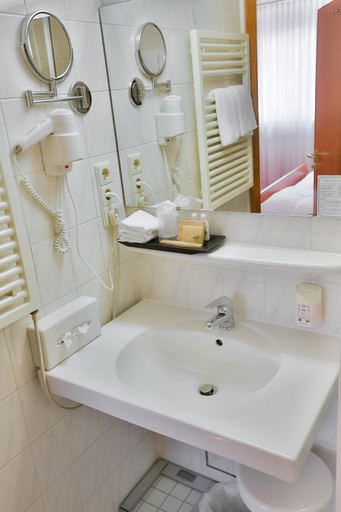 Bathroom 4, Mayers Waldhorn Hotel, Tübingen