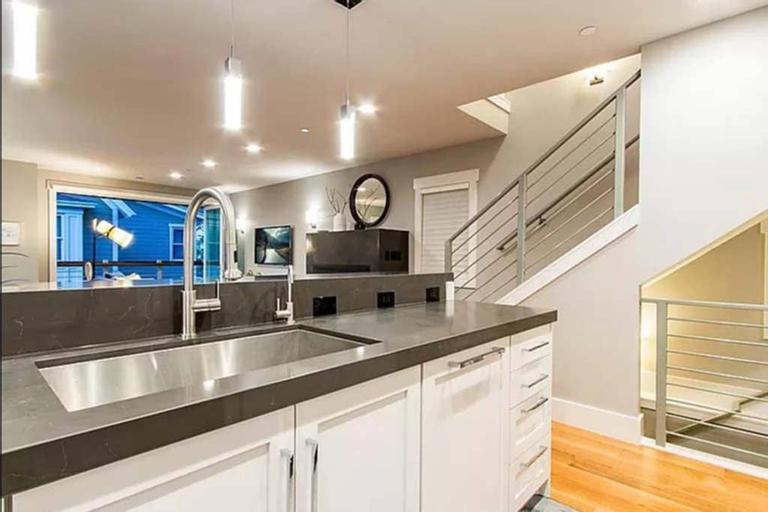 New Home in Old Town, Summit