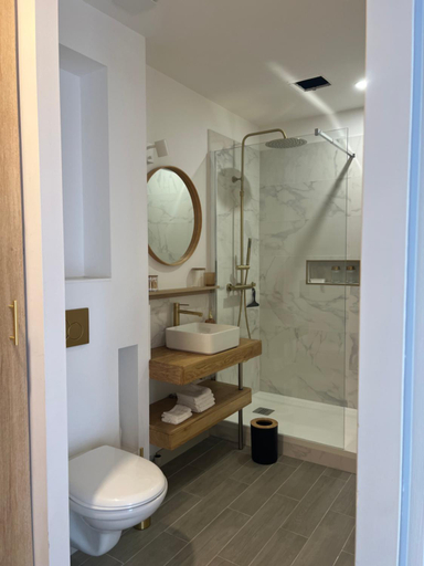 Bathroom 2, Le patio du port, Gironde