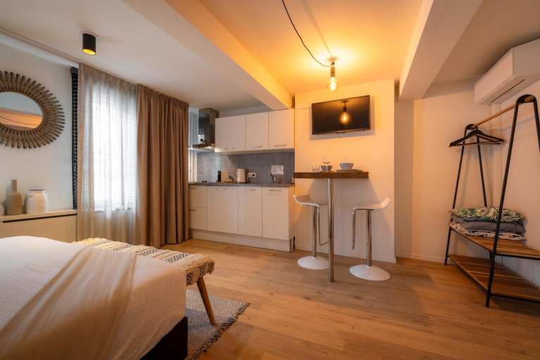 Others 5, Madrid Suites, Maastricht